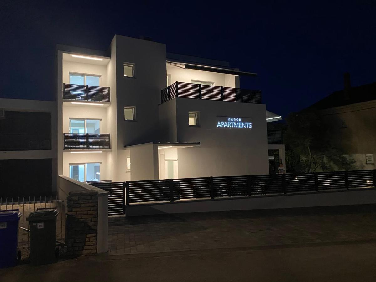 Apartmani Kumenat Biograd Na Moru Esterno foto