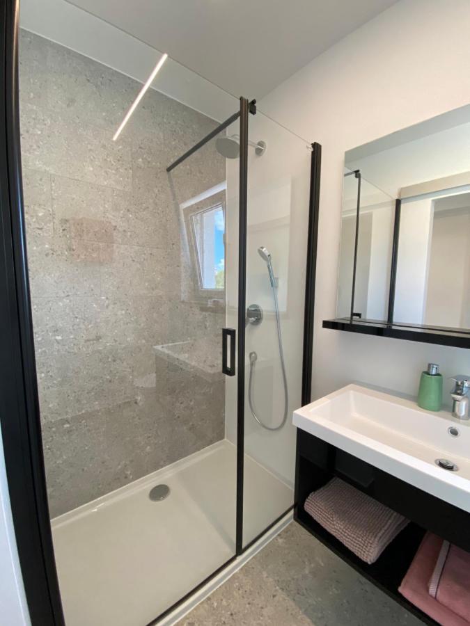 Apartmani Kumenat Biograd Na Moru Esterno foto