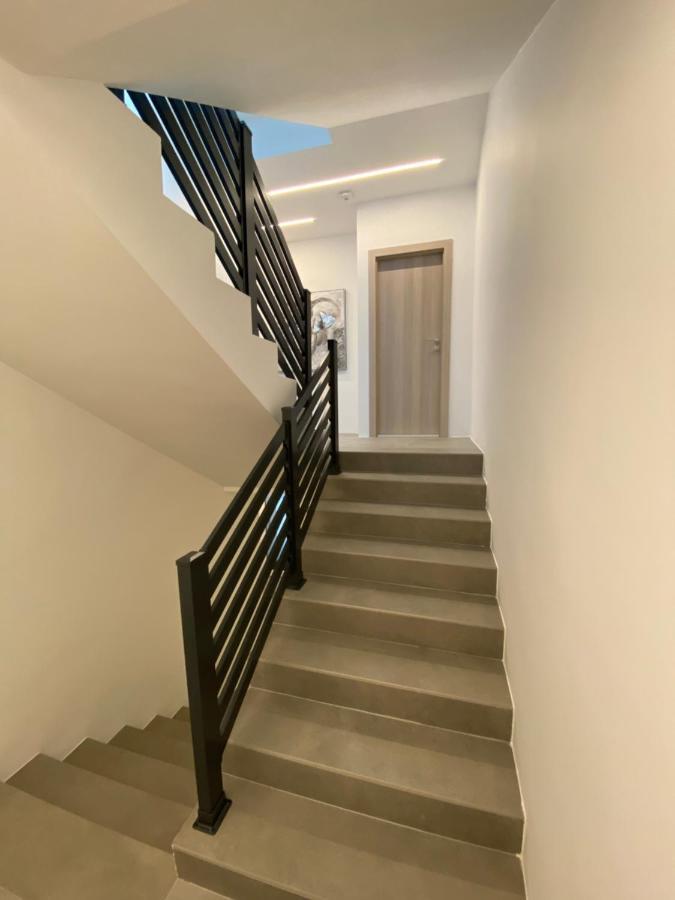 Apartmani Kumenat Biograd Na Moru Esterno foto