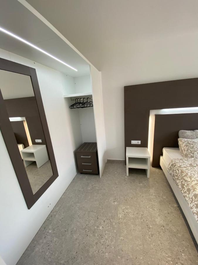 Apartmani Kumenat Biograd Na Moru Esterno foto