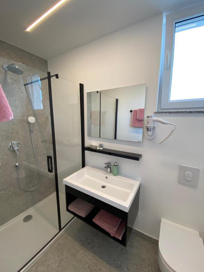 Apartmani Kumenat Biograd Na Moru Esterno foto