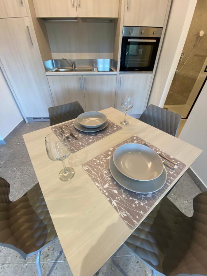 Apartmani Kumenat Biograd Na Moru Esterno foto