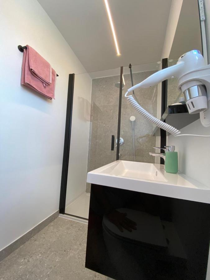 Apartmani Kumenat Biograd Na Moru Esterno foto