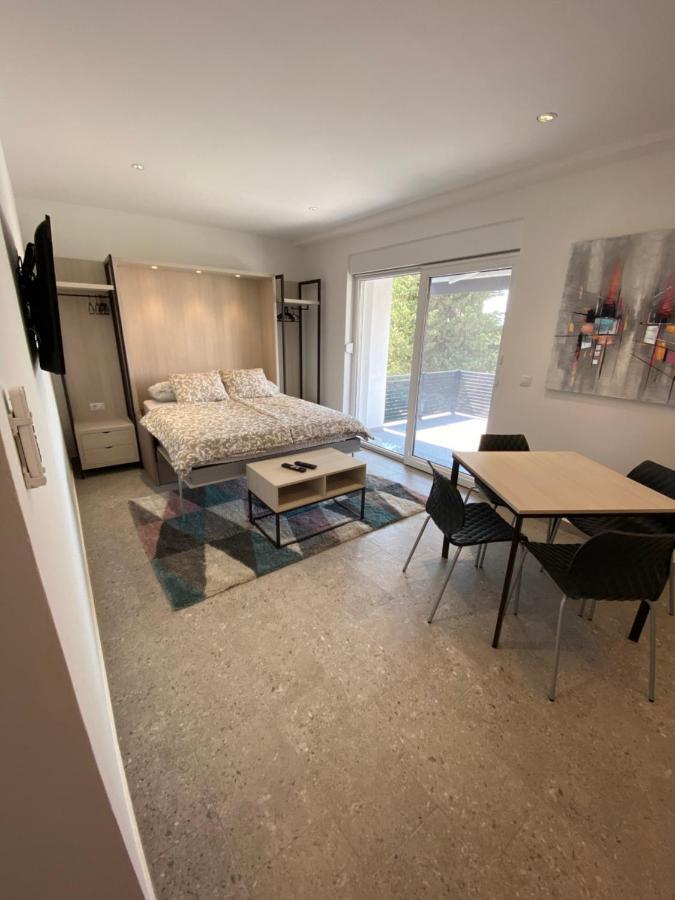 Apartmani Kumenat Biograd Na Moru Esterno foto