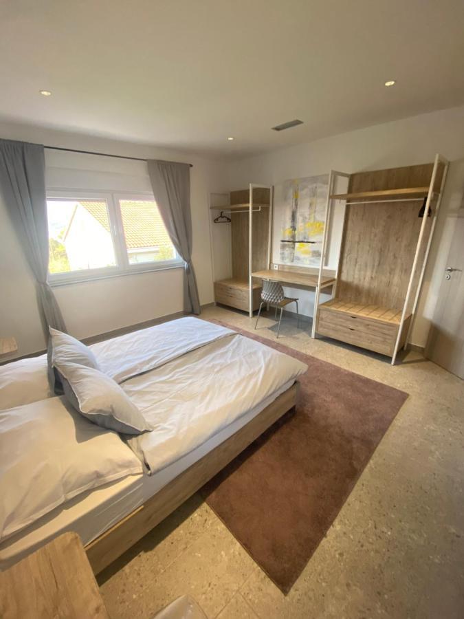 Apartmani Kumenat Biograd Na Moru Esterno foto