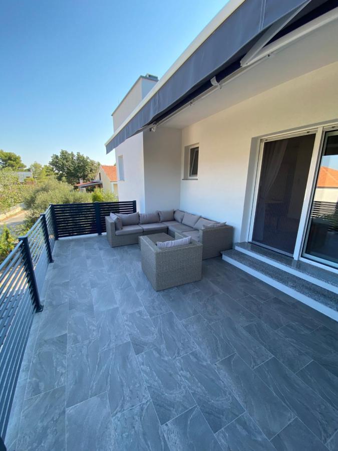 Apartmani Kumenat Biograd Na Moru Esterno foto