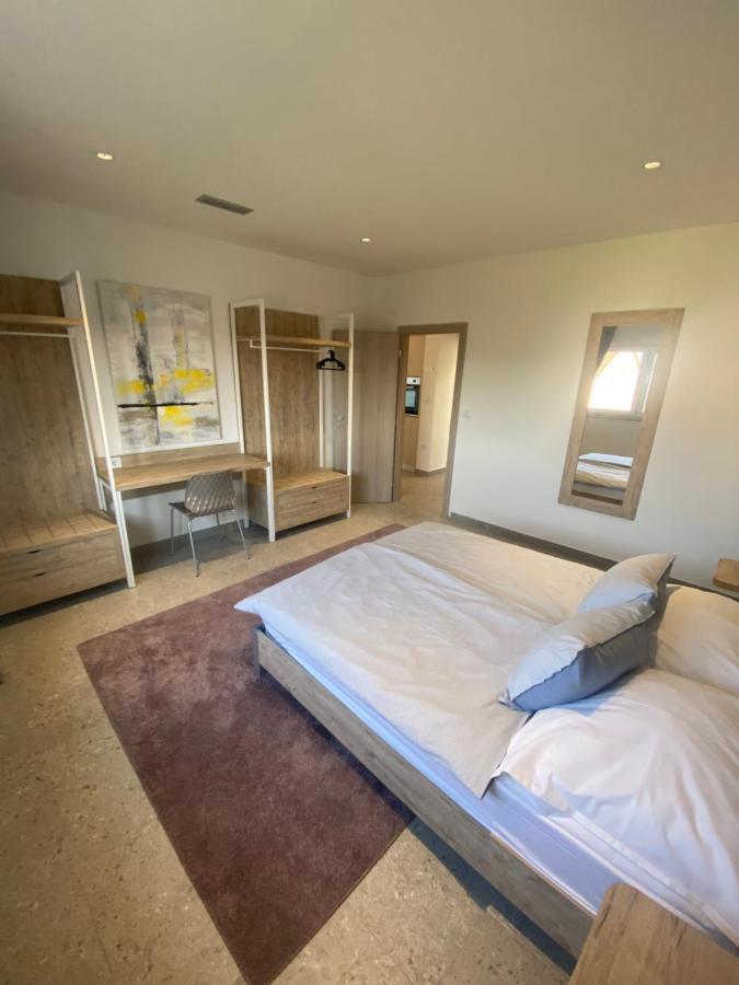 Apartmani Kumenat Biograd Na Moru Esterno foto