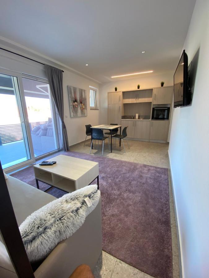Apartmani Kumenat Biograd Na Moru Esterno foto