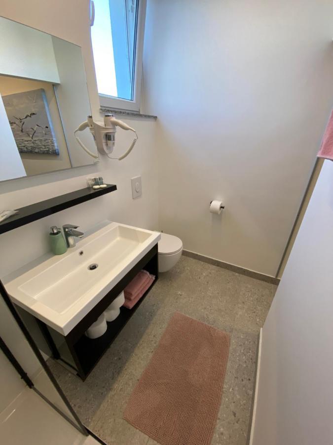 Apartmani Kumenat Biograd Na Moru Esterno foto