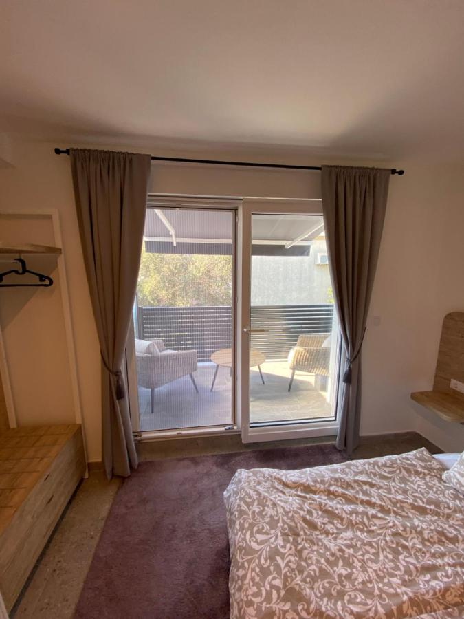 Apartmani Kumenat Biograd Na Moru Esterno foto