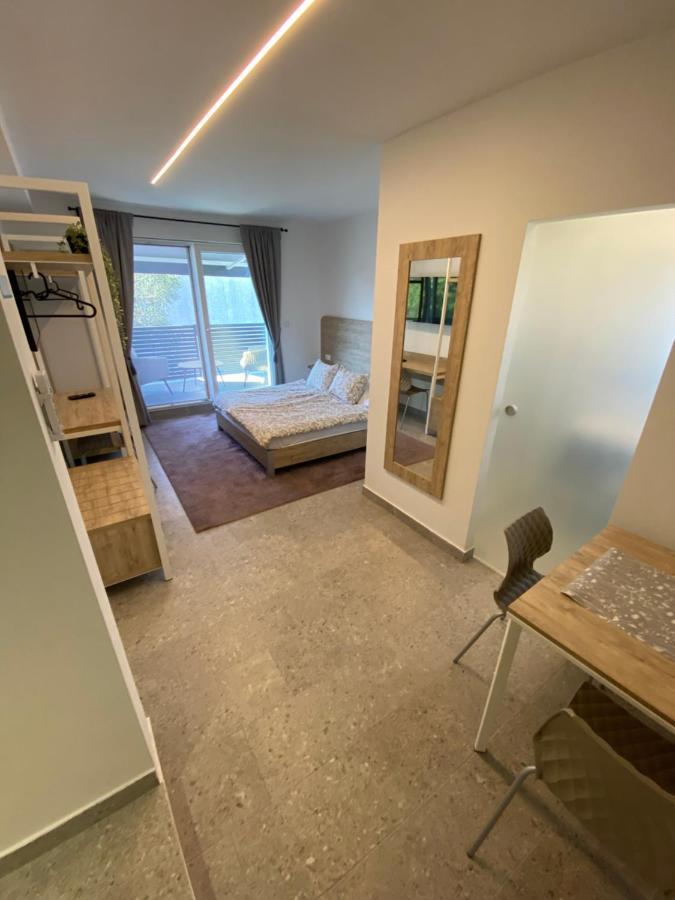 Apartmani Kumenat Biograd Na Moru Esterno foto