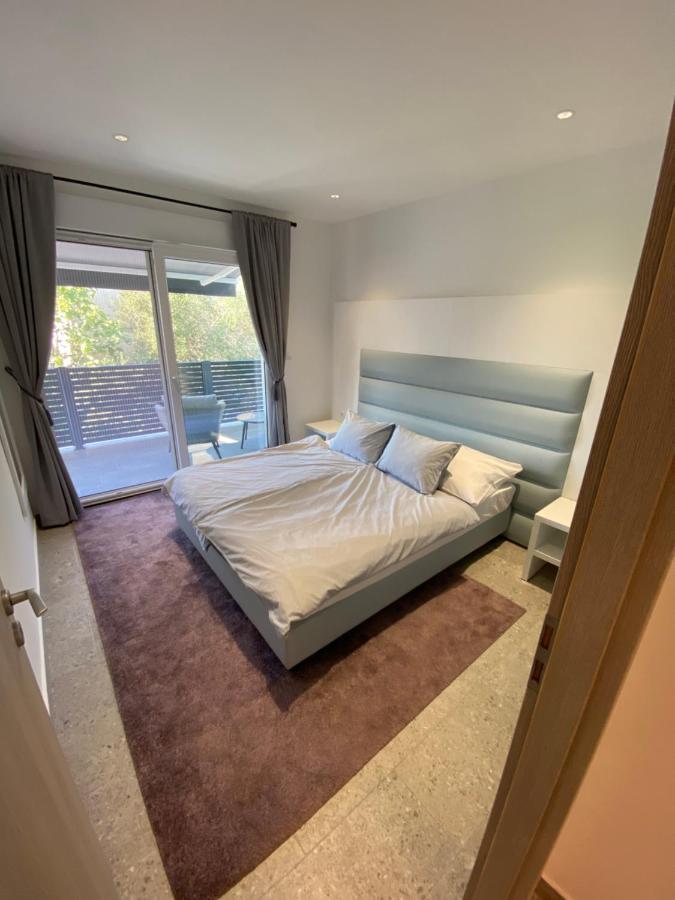 Apartmani Kumenat Biograd Na Moru Esterno foto