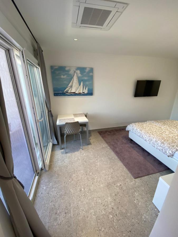 Apartmani Kumenat Biograd Na Moru Esterno foto