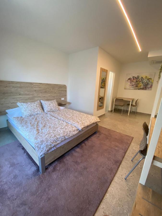 Apartmani Kumenat Biograd Na Moru Esterno foto