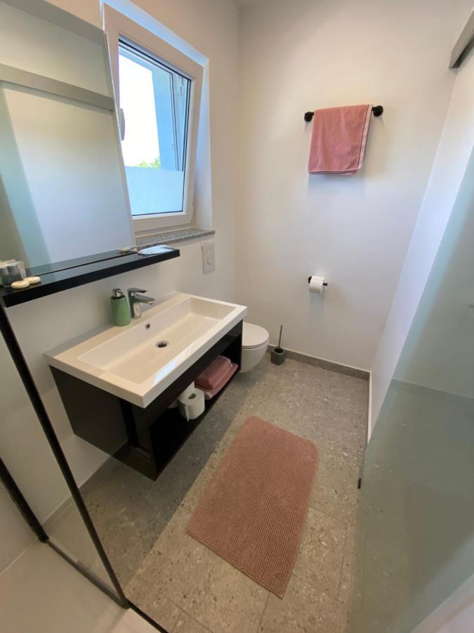 Apartmani Kumenat Biograd Na Moru Esterno foto