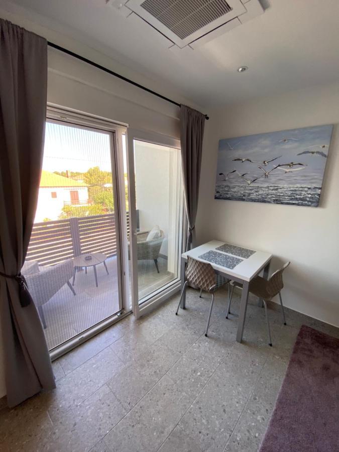 Apartmani Kumenat Biograd Na Moru Esterno foto