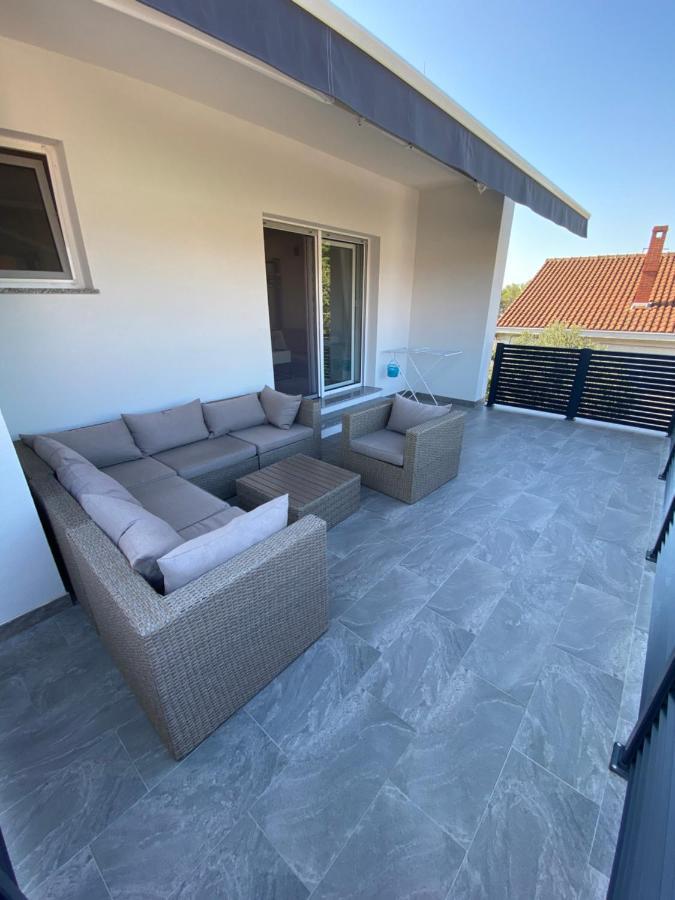 Apartmani Kumenat Biograd Na Moru Esterno foto
