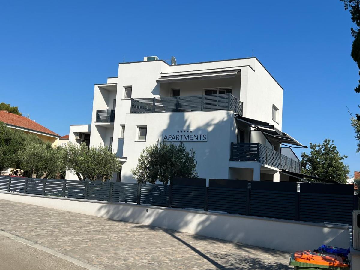 Apartmani Kumenat Biograd Na Moru Esterno foto