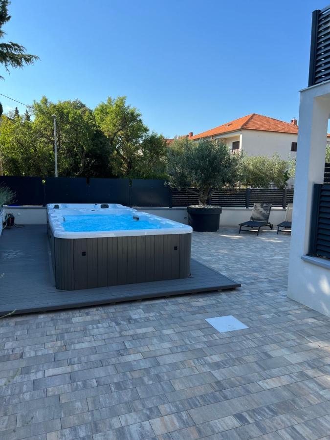 Apartmani Kumenat Biograd Na Moru Esterno foto