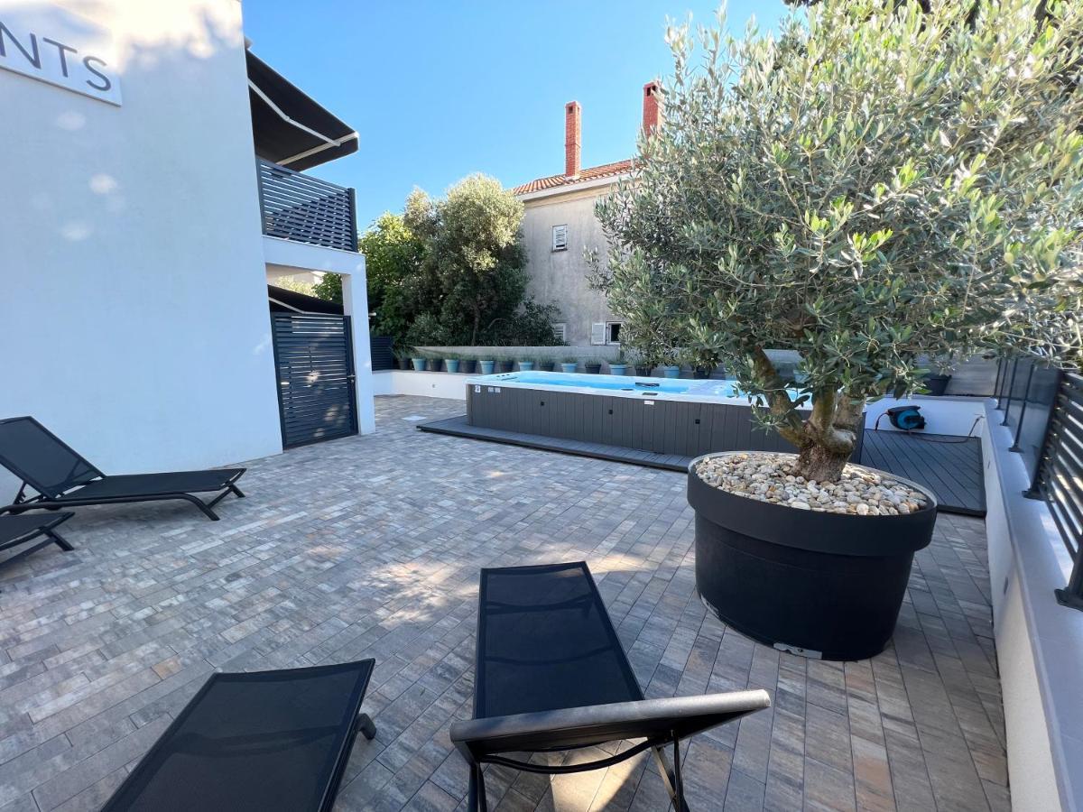 Apartmani Kumenat Biograd Na Moru Esterno foto